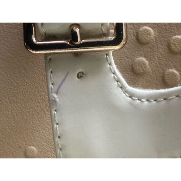 Vionic Ivory Patent Adriane T-Strap OrthoHeel Sandals. Size 9 - Picture 11 of 14